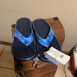 Crocs•Mossy Oak Platinum finish flip flops